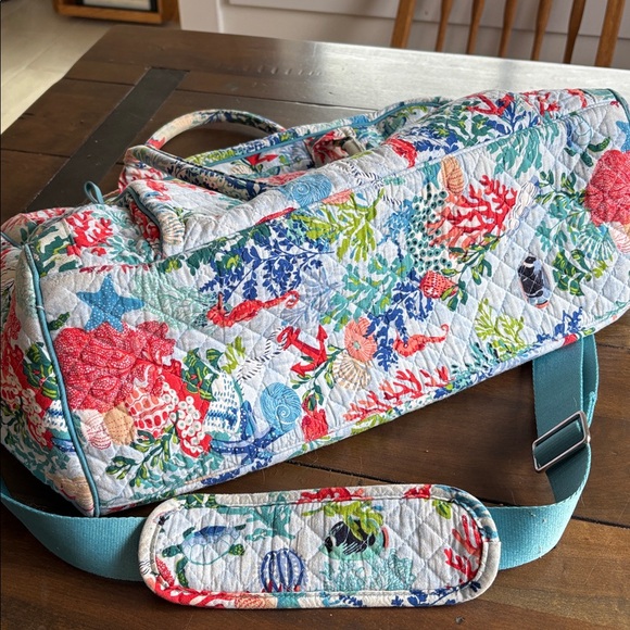 Vera Bradley Retired 2019 SHORE THING Iconic Weekender Organizer Travel Bag~EUC - Picture 3 of 11